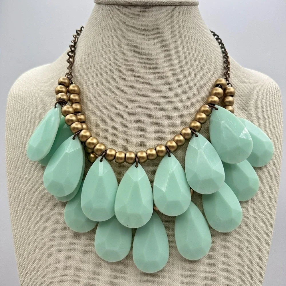Vintage 90s Mint Green Teardrop‎ Beaded Bib Necklace Women's Classic Jewelry
